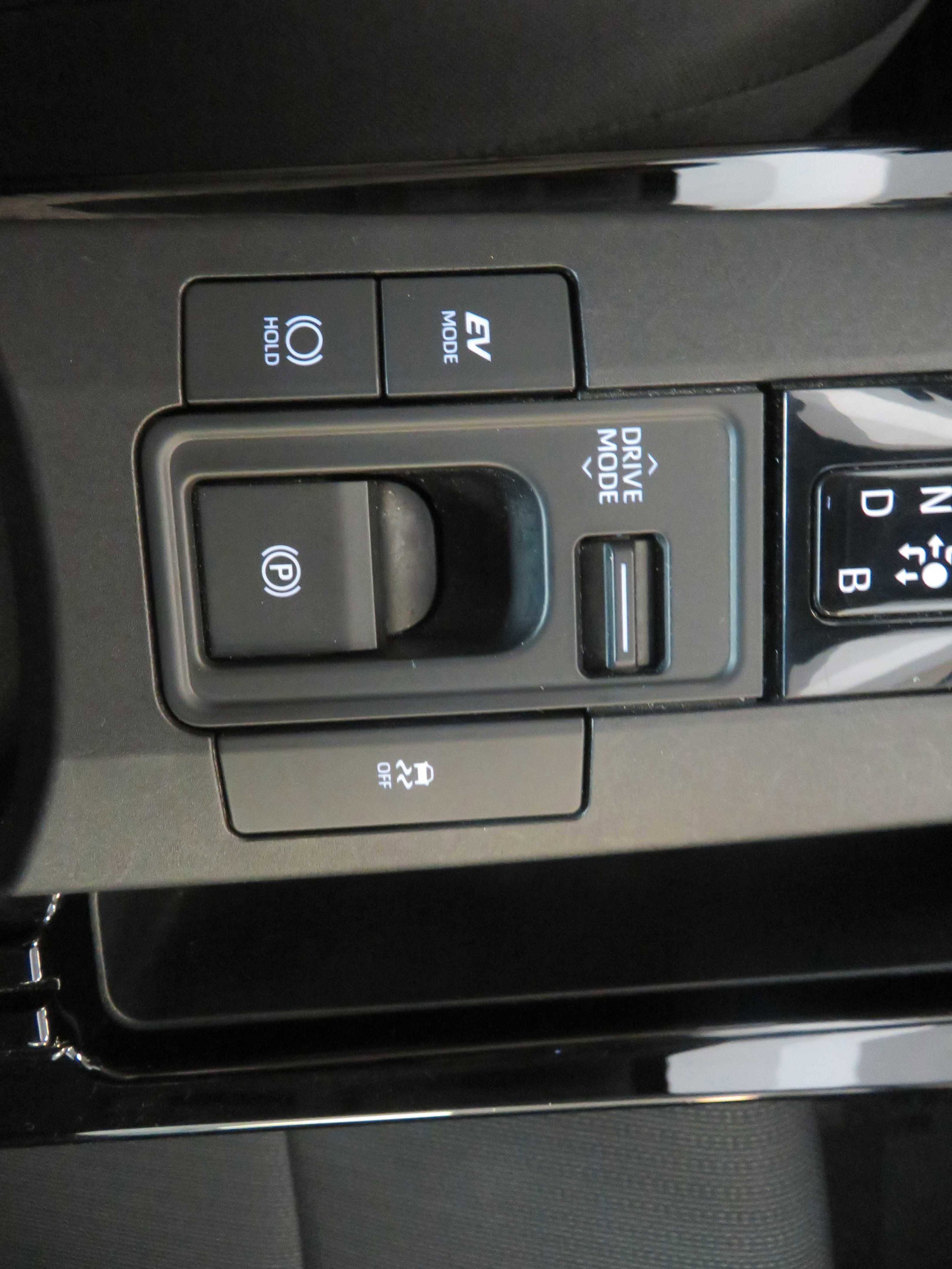 Used 2025 Toyota Prius LE image 36