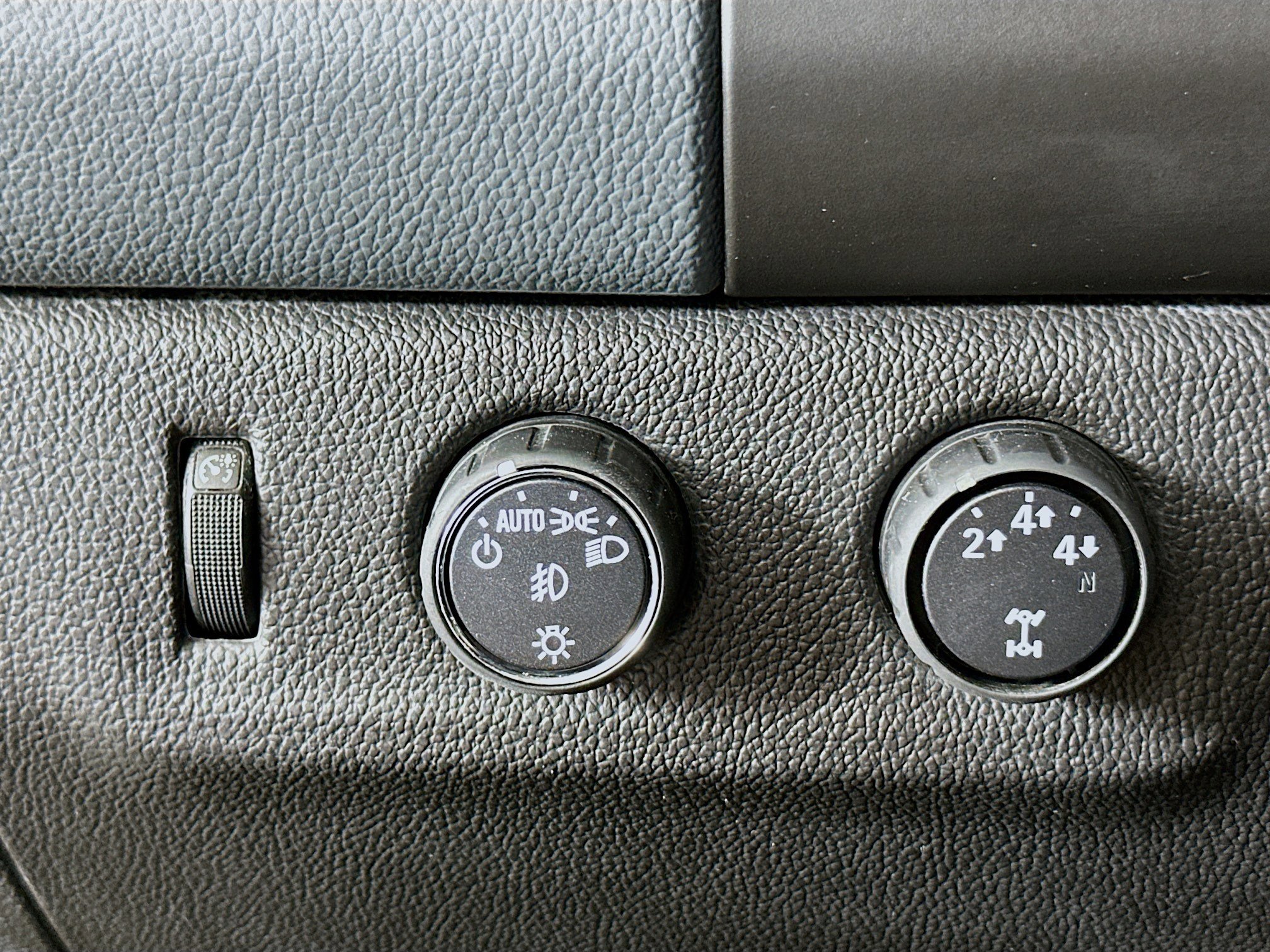 Used 2015 Chevrolet Colorado Z71 AWD/4WD image 16