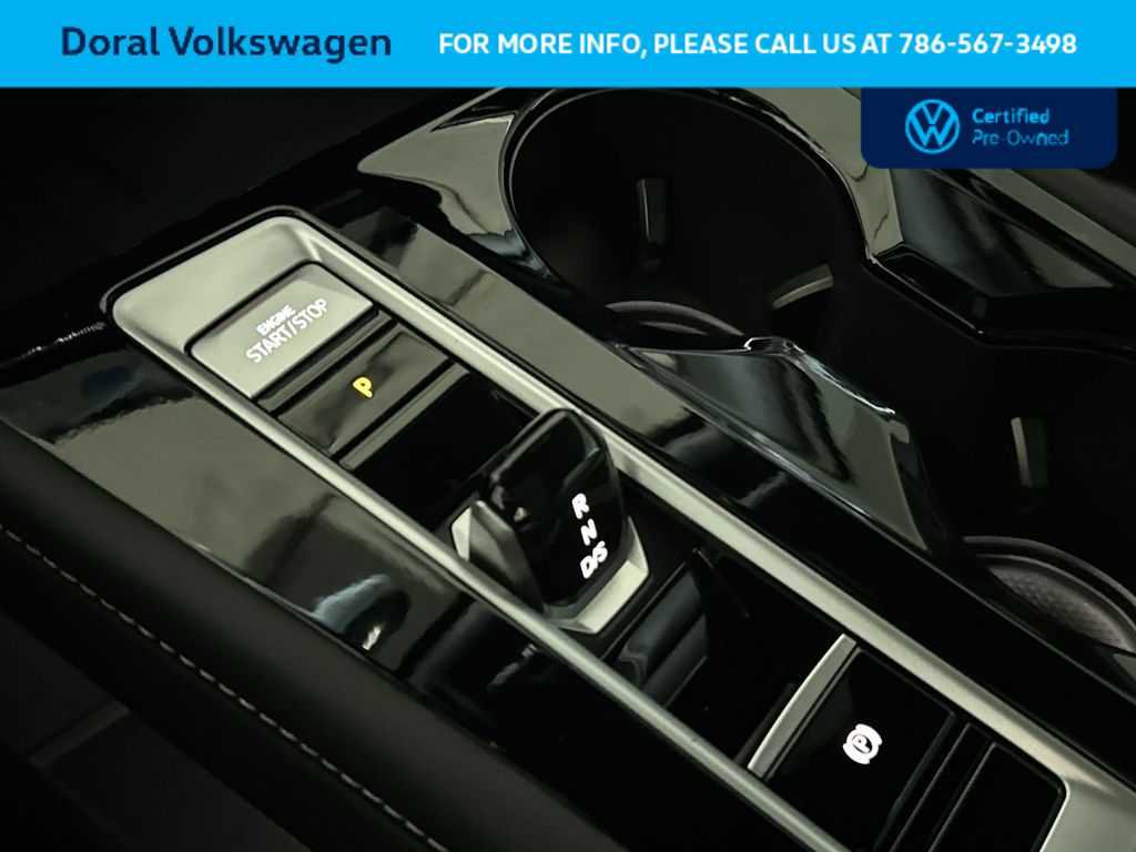 Used 2025 Volkswagen Atlas Cross Sport SEL R-Line AWD/4WD image 21