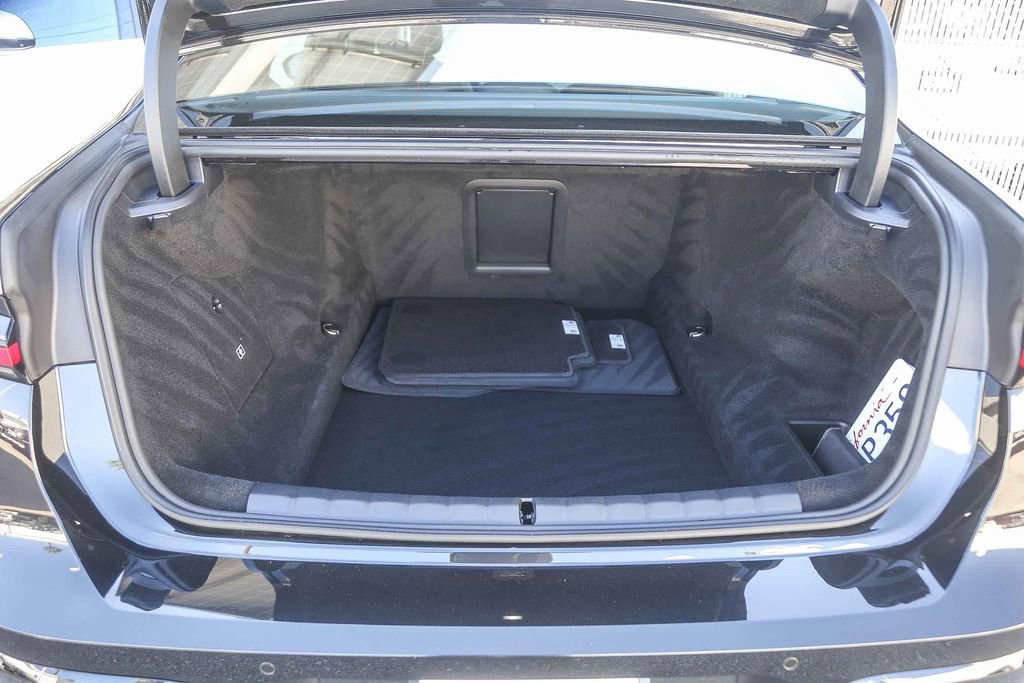 Used 2025 BMW 750e xDrive w/ Premium Package AWD/4WD image 22