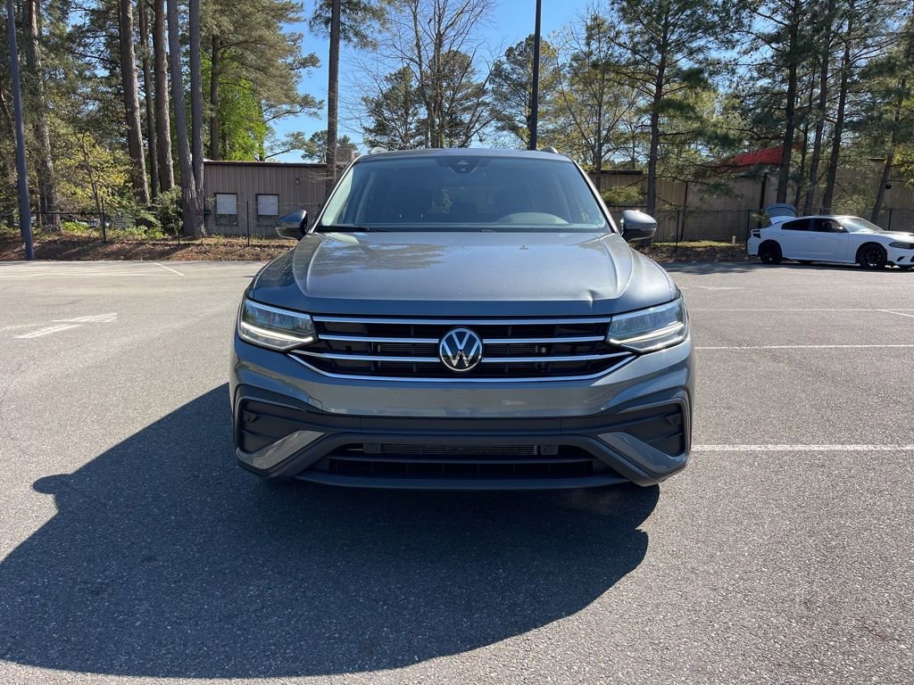 Used 2024 Volkswagen Tiguan SE FWD image 3