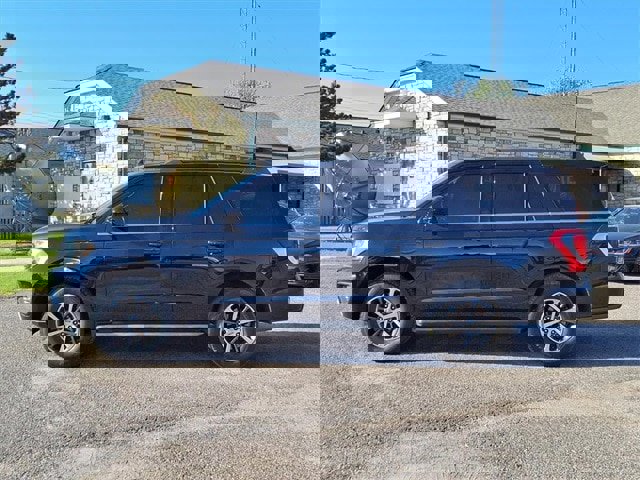 Used 2021 Ford Expedition XLT image 25