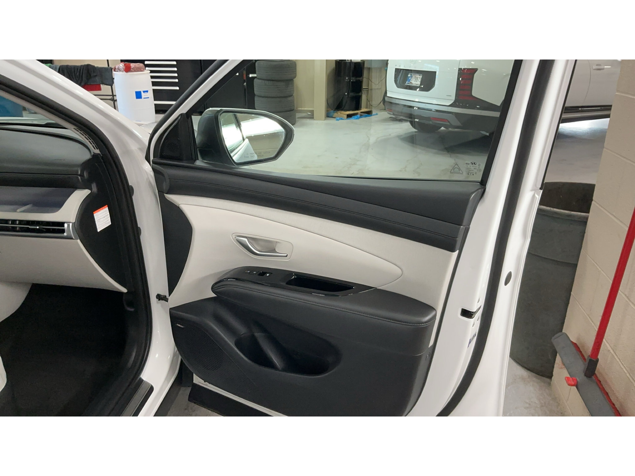 Certified 2025 Hyundai Tucson Limited AWD/4WD image 14