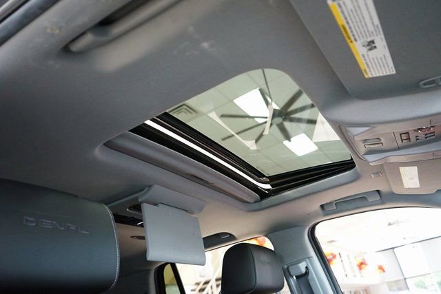 Used 2020 GMC Yukon Denali w/ Denali Ultimate Package image 12