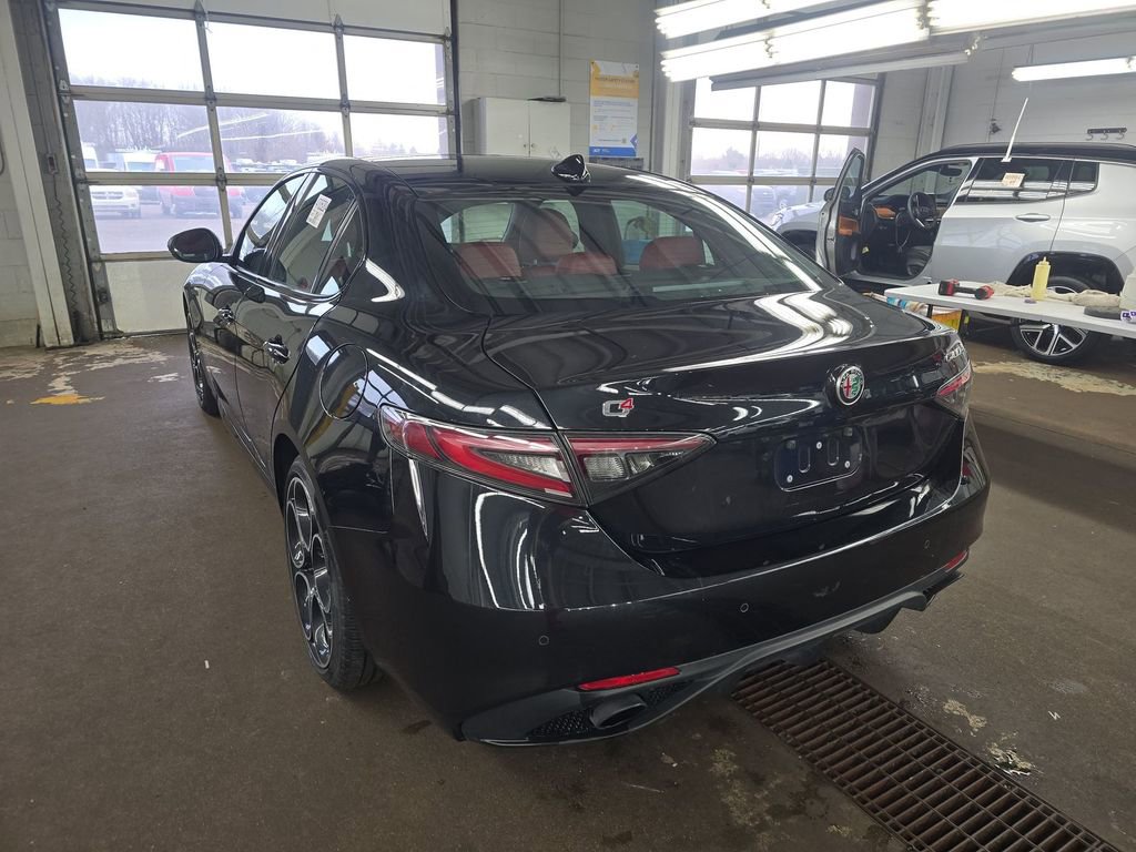 Used 2024 Alfa Romeo Giulia Veloce image 4