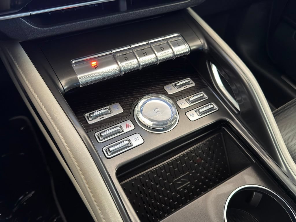 Used 2025 Lincoln Nautilus Reserve AWD/4WD image 24