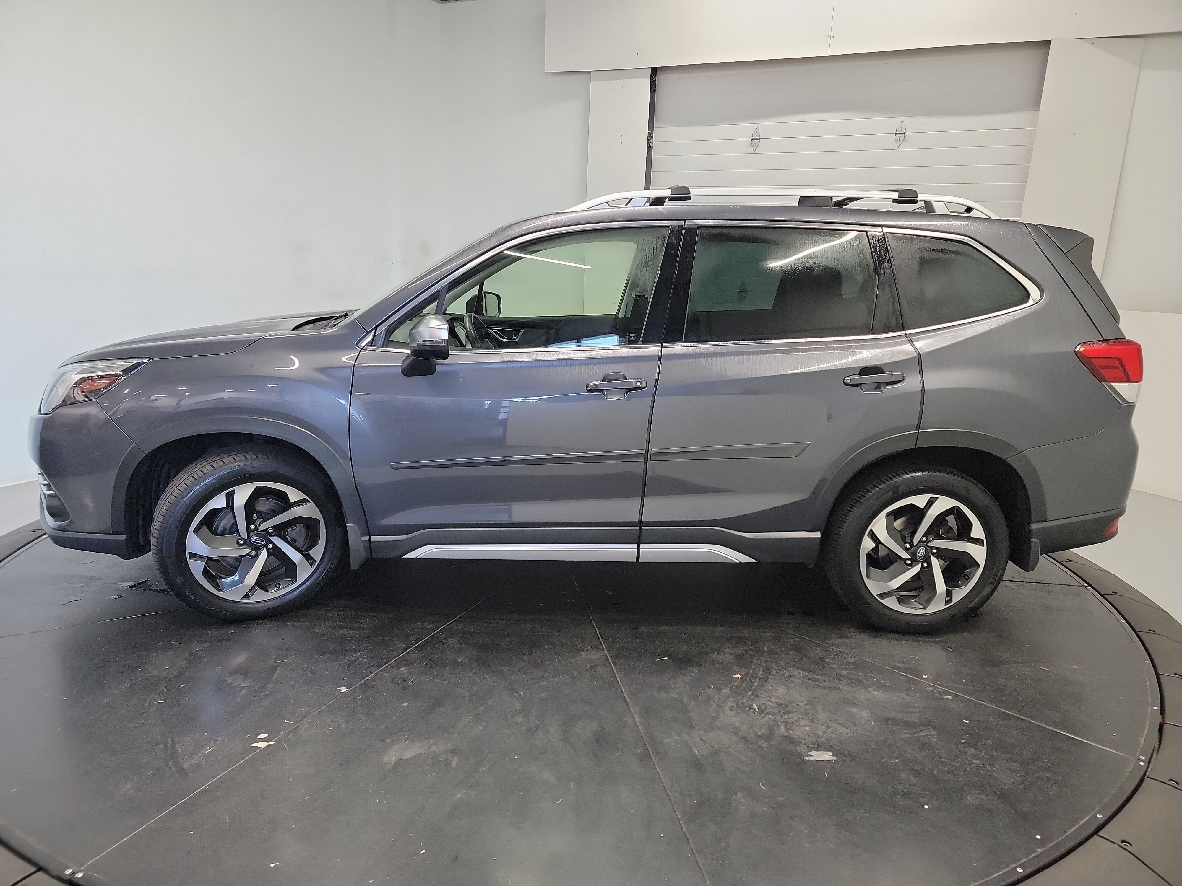 Used 2022 Subaru Forester Touring AWD/4WD image 4