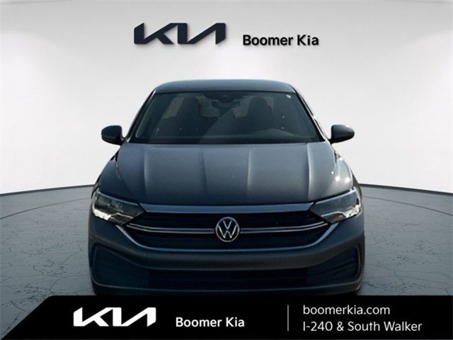 Used 2024 Volkswagen Jetta SE image 2