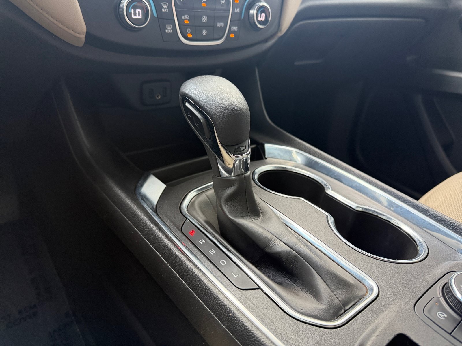 Used 2022 Chevrolet Traverse LS FWD image 14