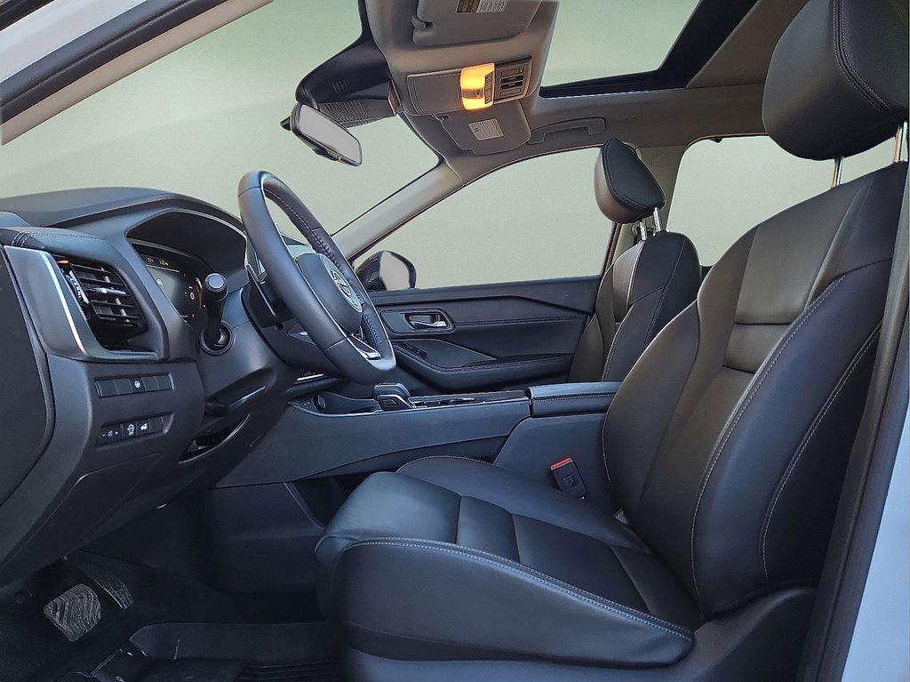 Used 2024 Nissan Rogue SL w/ SL Premium Package image 23
