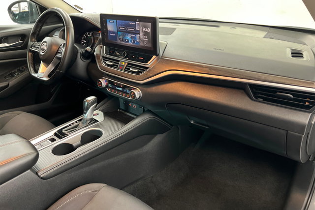 Used 2025 Nissan Altima 2.5 SV w/ SV Premium Package FWD image 24