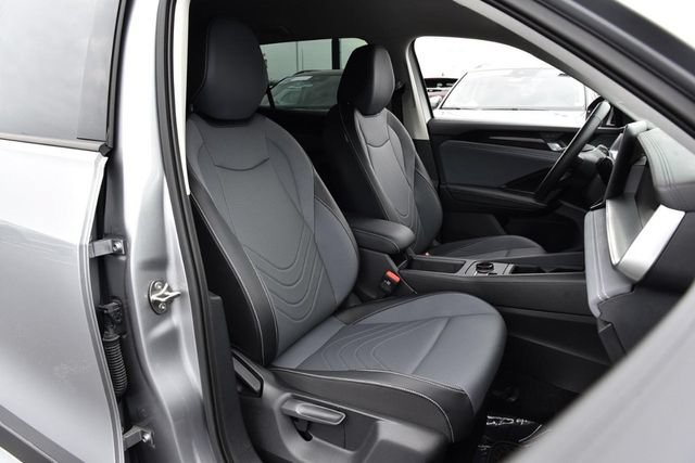 Certified 2025 Volkswagen Tiguan SE FWD image 20