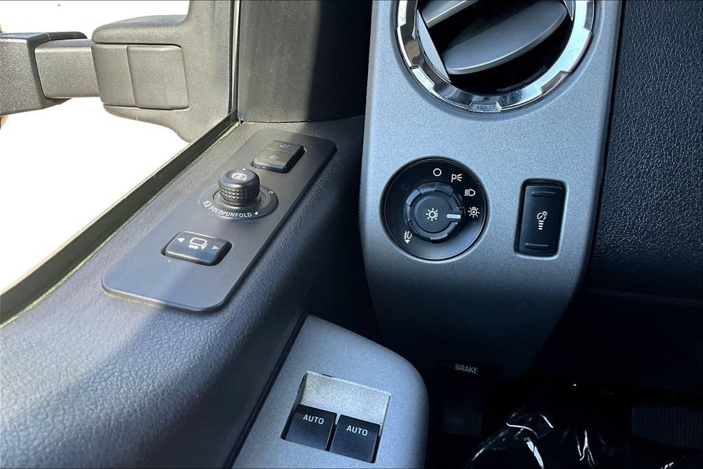 Used 2015 Ford F250 Lariat w/ Lariat Interior Package AWD/4WD image 15