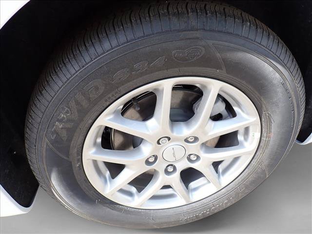 New 2027 Chrysler Pacifica Select FWD image 7