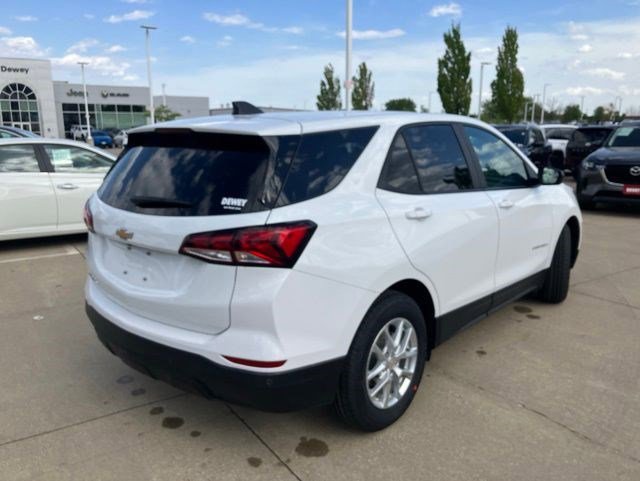 Used 2022 Chevrolet Equinox LS w/ LS Convenience Package FWD image 5