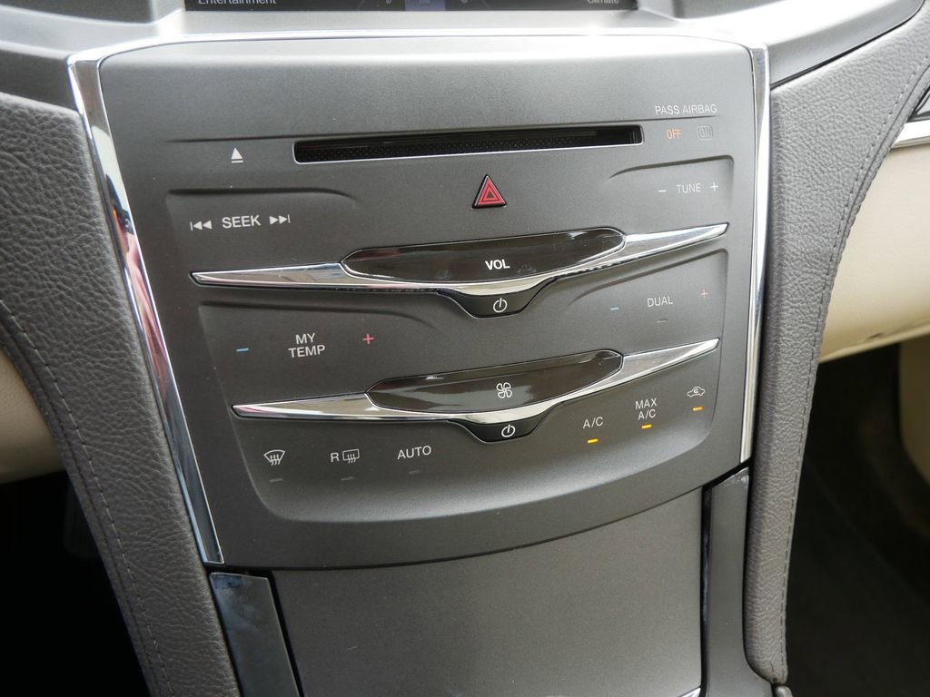 Used 2013 Lincoln MKS AWD image 25