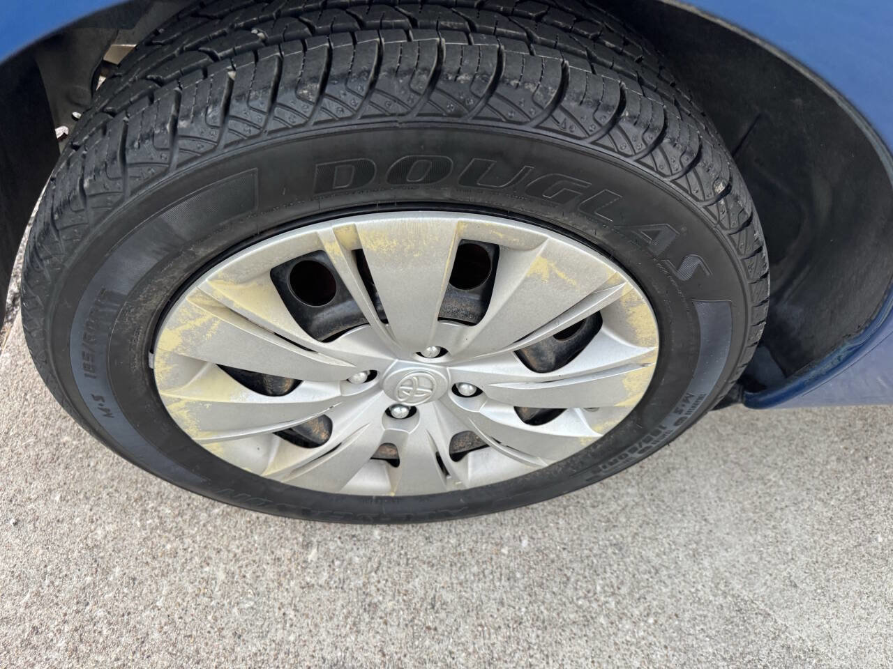 Used 2013 Toyota Yaris LE image 25