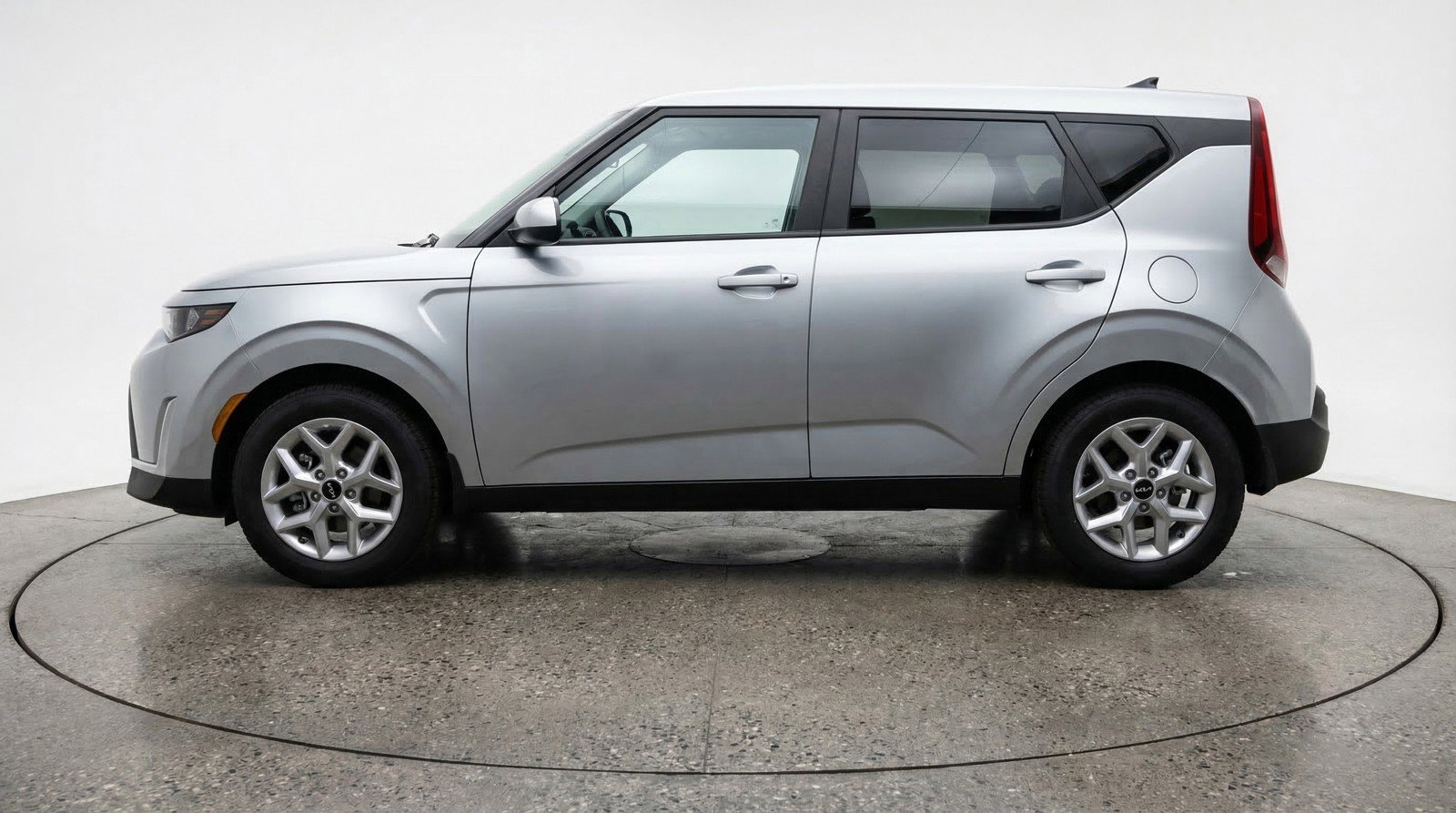 Used 2025 Kia Soul LX w/ LX Technology Package FWD image 5