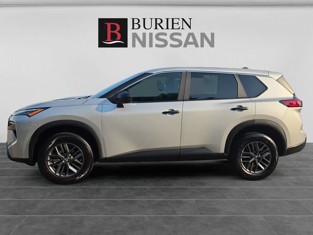 Used 2024 Nissan Rogue S FWD image 2