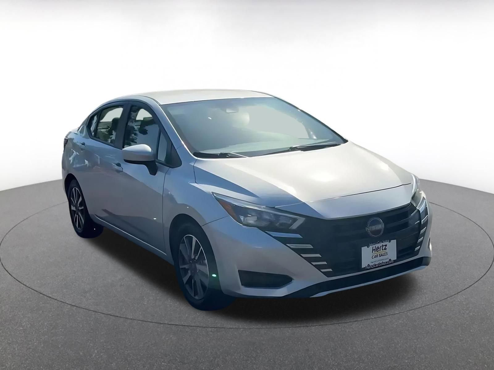 Used 2025 Nissan Versa SV image 3