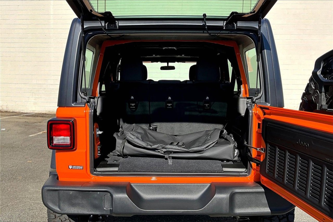 Certified 2025 Jeep Wrangler Sport image 23