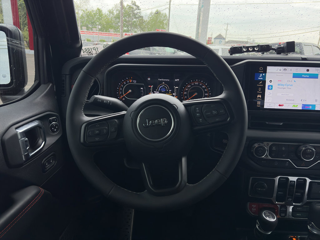 Used 2025 Jeep Gladiator Rubicon w/ Convenience Group image 11