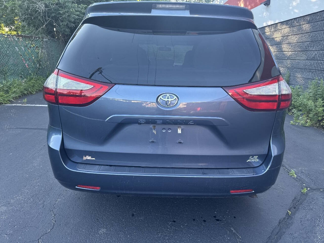 Used 2017 Toyota Sienna LE AWD/4WD image 5