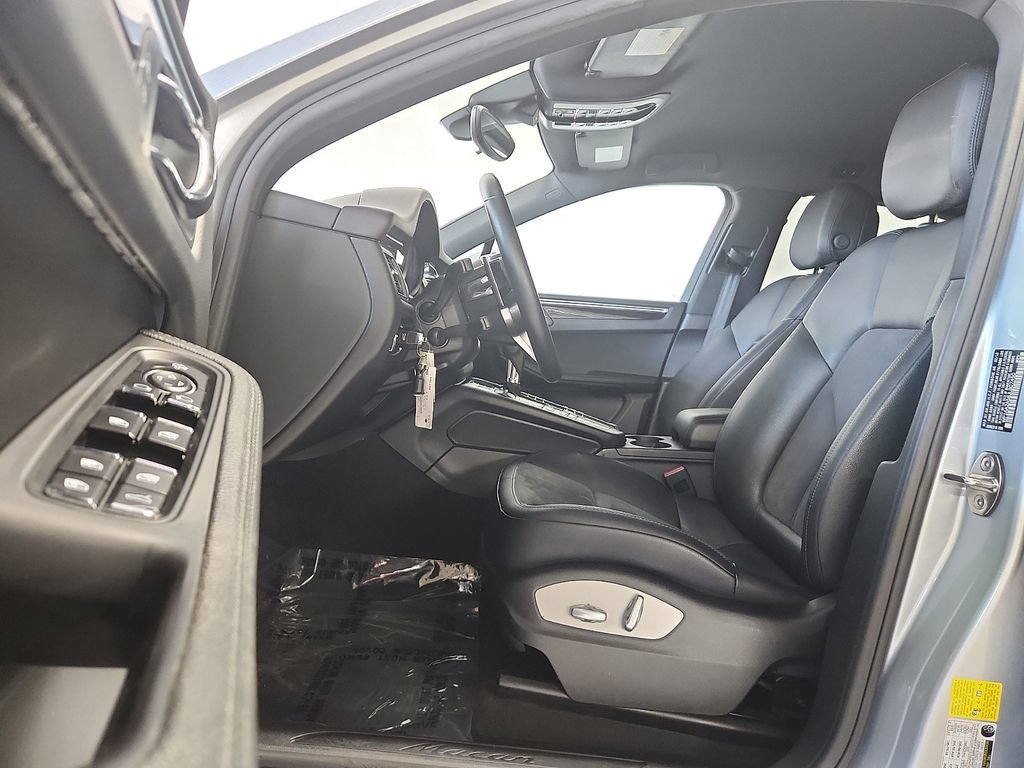 Used 2018 Porsche Macan AWD/4WD image 5