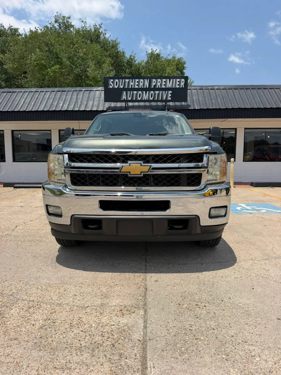Used 2011 Chevrolet Silverado 3500 LTZ w/ LTZ Plus Package AWD/4WD image 2