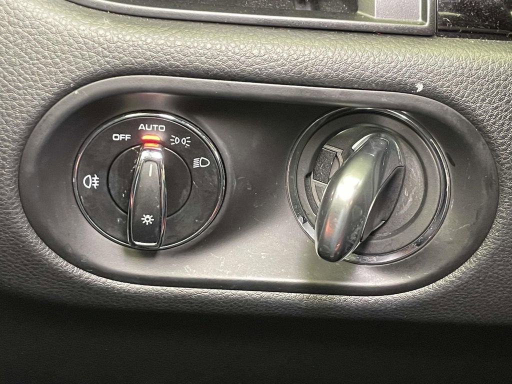 Certified 2023 Porsche Macan image 43