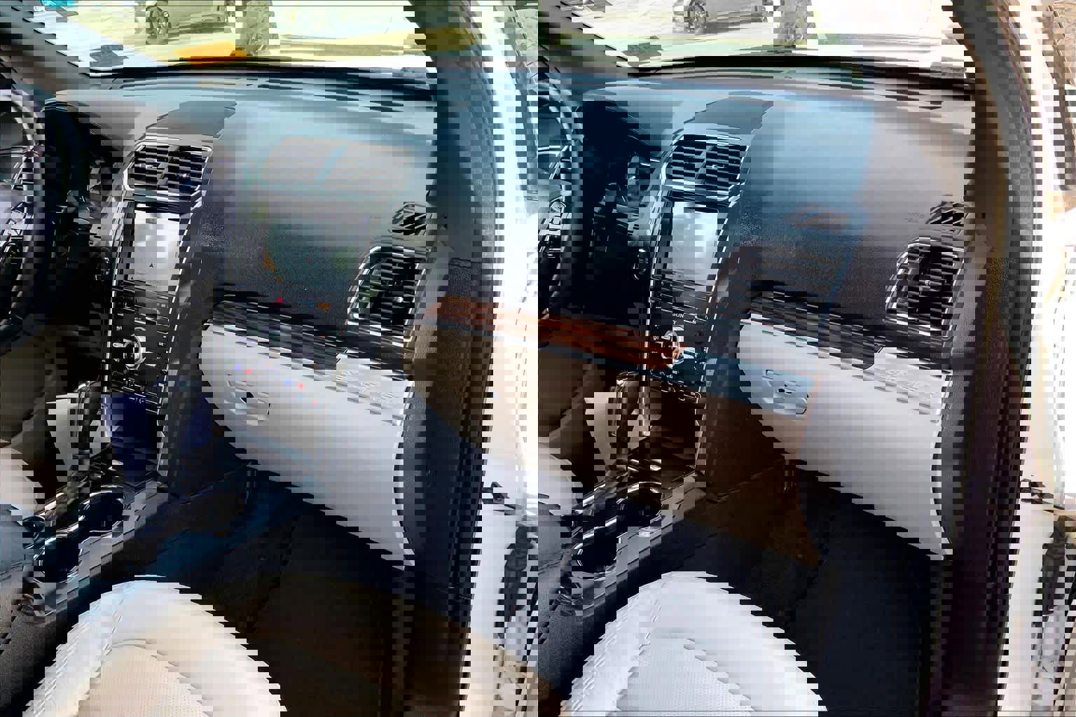 Used 2018 Ford Explorer Limited w/ Equipment Group 301A image 17