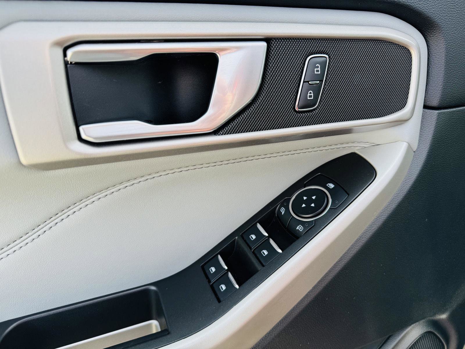 Used 2024 Ford Explorer XLT w/ Equipment Group 202A AWD/4WD image 15