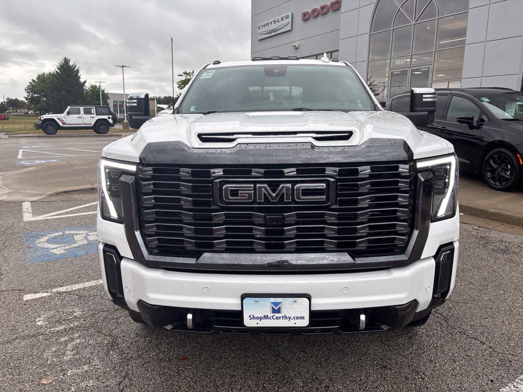 Used 2024 GMC Sierra 3500 Denali Ultimate AWD/4WD image 3