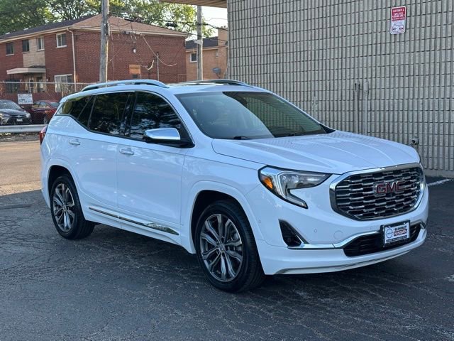 Used 2020 GMC Terrain Denali w/ Denali Premium Package FWD image 3