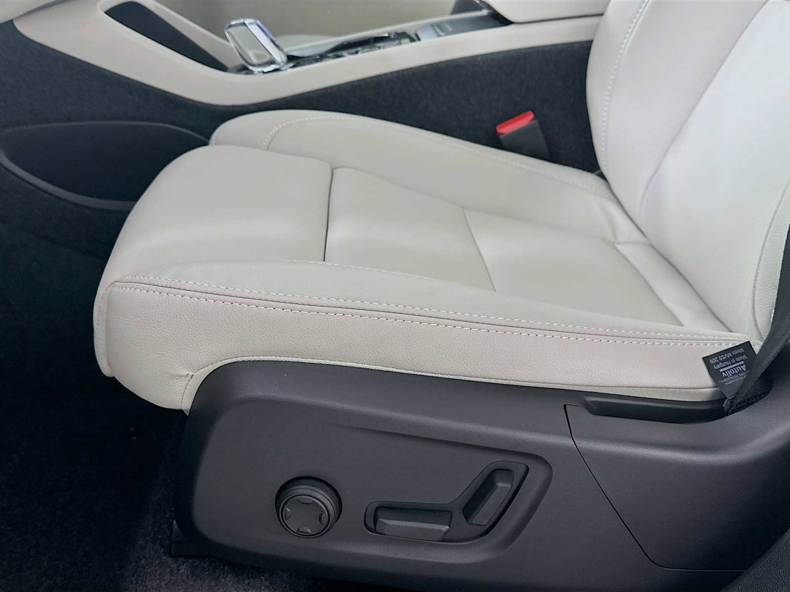 New 2026 Volvo XC40 B5 Plus w/ Protection Package Premier image 17