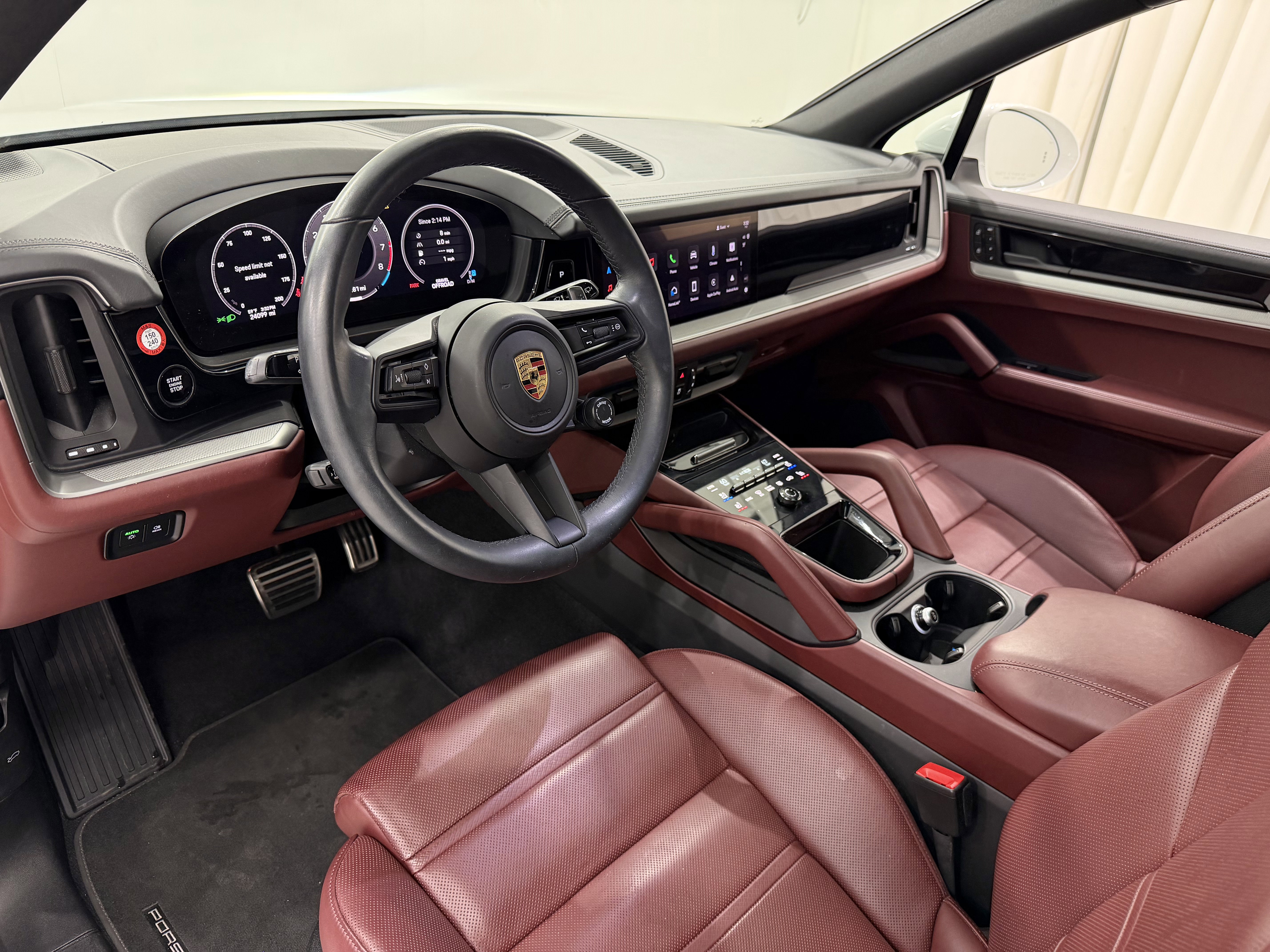 Certified 2024 Porsche Cayenne S image 4