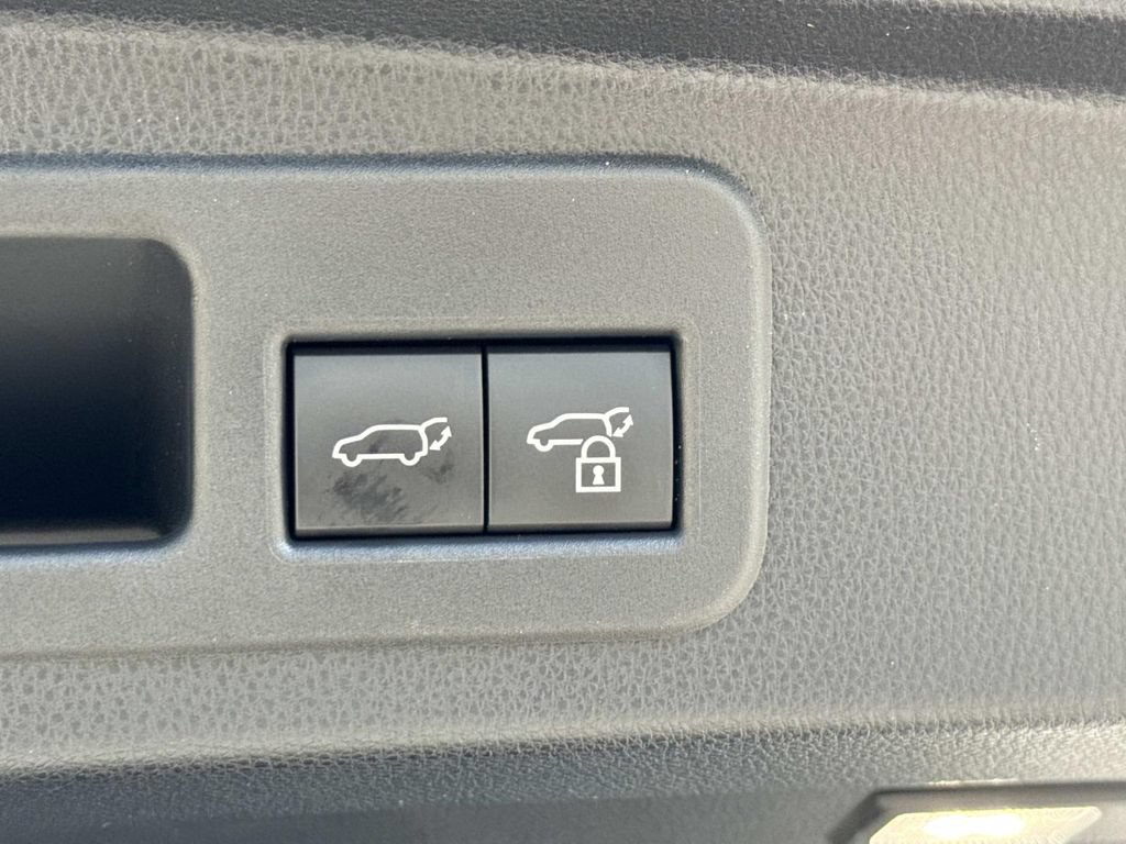 Used 2025 Toyota 4Runner Limited AWD/4WD image 24