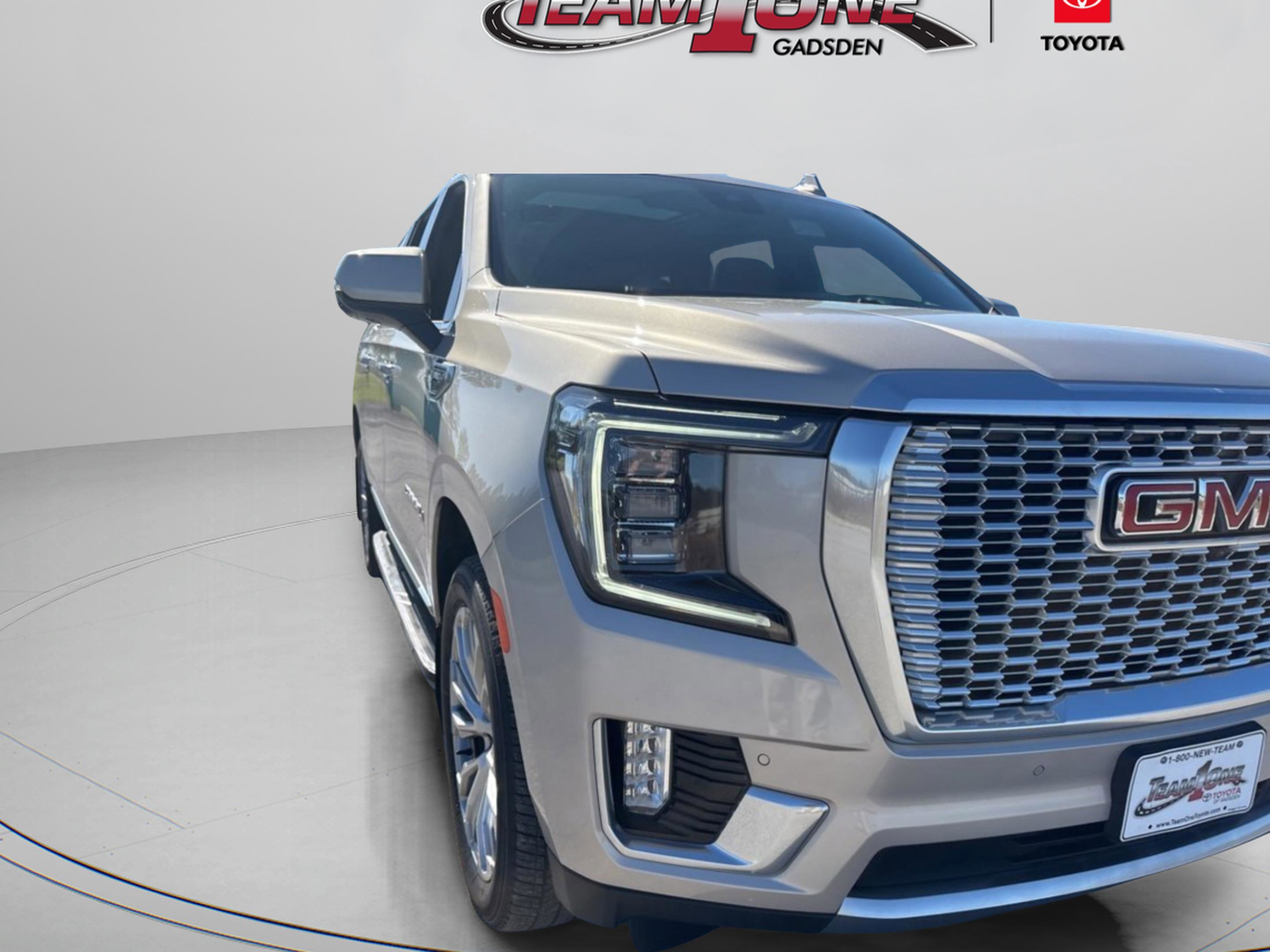 Used 2023 GMC Yukon XL Denali image 2