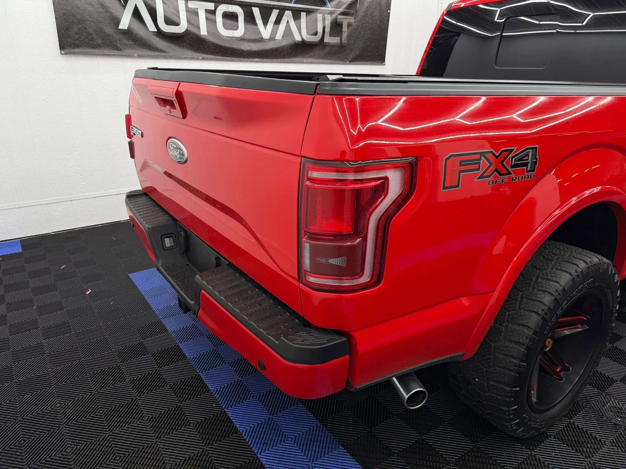 Used 2017 Ford F150 Lariat AWD/4WD image 4