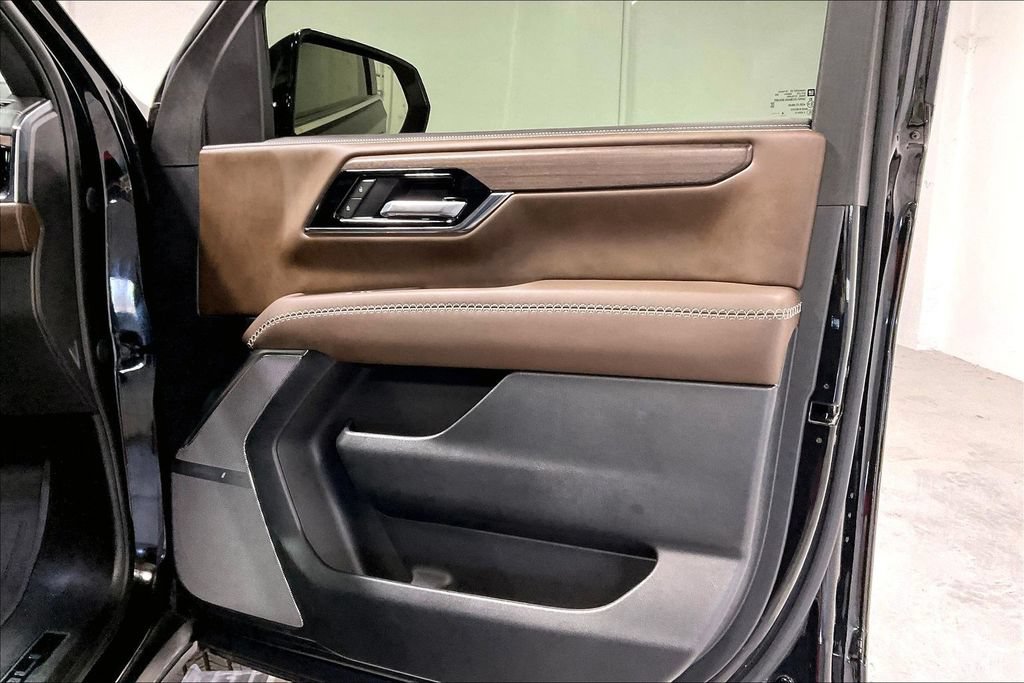 Used 2025 GMC Yukon Denali Ultimate AWD/4WD image 23