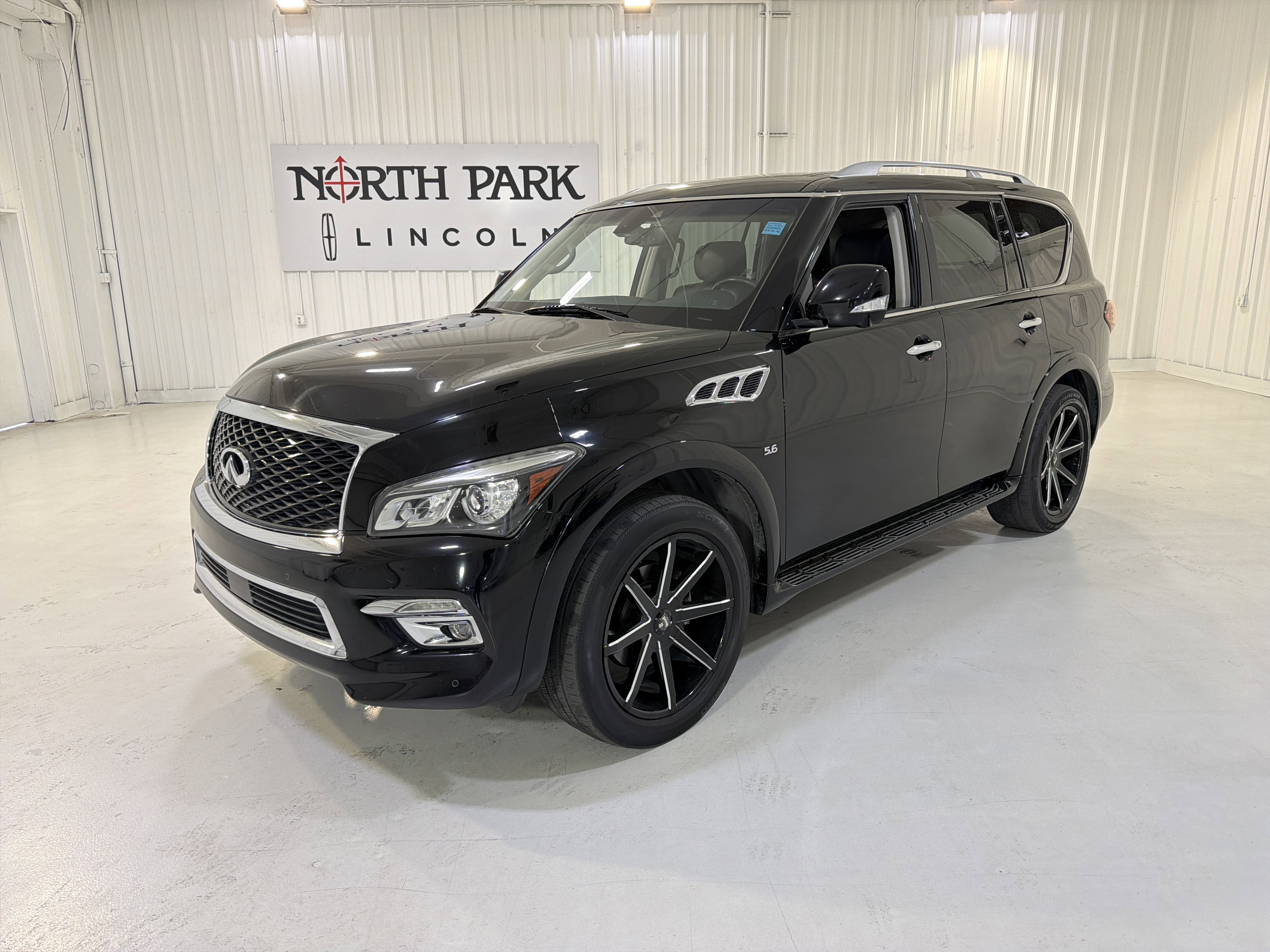Used 2017 INFINITI QX80 2WD w/ Driver Assistance Package image 1