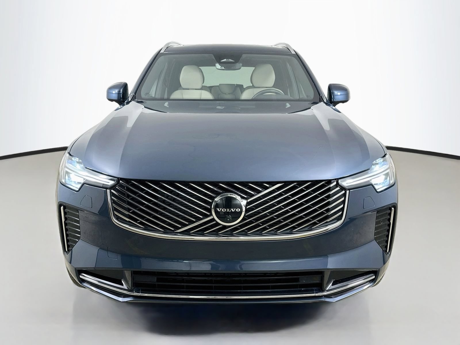 Used 2026 Volvo XC90 B6 Plus w/ Protection Package Premier AWD/4WD image 2