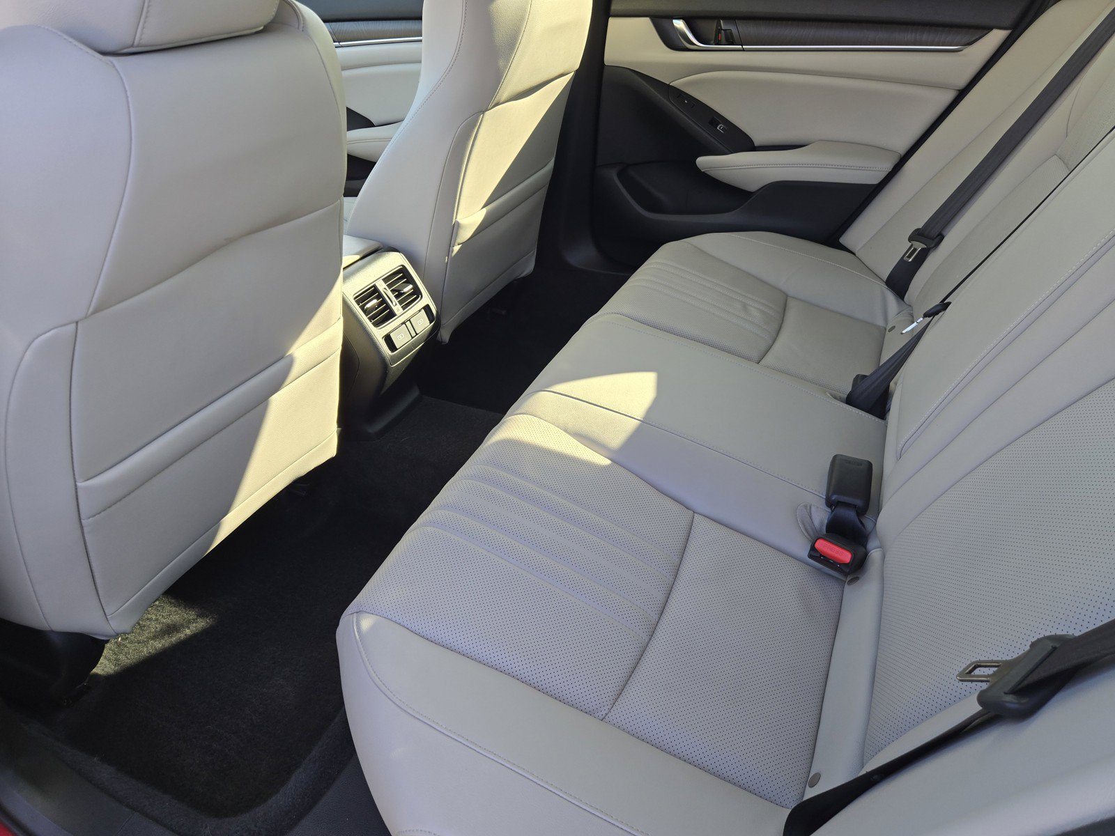Used 2022 Honda Accord Touring image 12