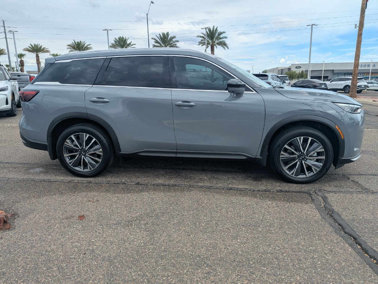 New 2027 INFINITI QX60 Luxe FWD image 8