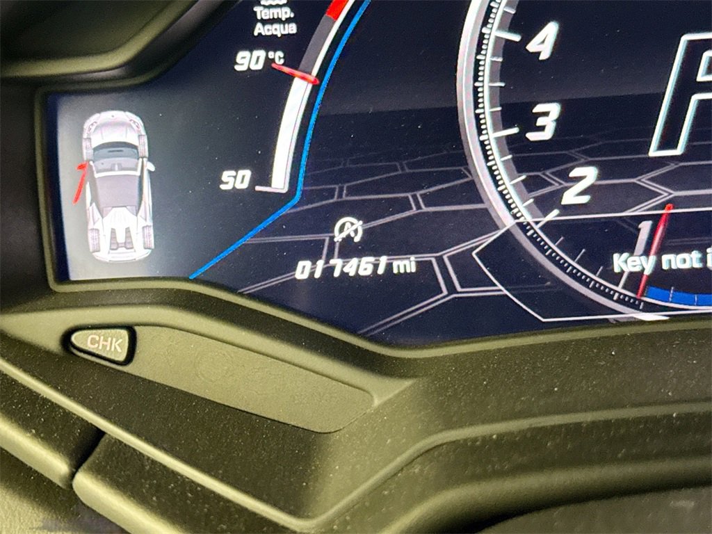 Used 2020 Lamborghini Huracan EVO image 12