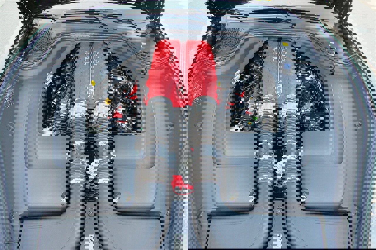 Used 2014 Ferrari California image 21