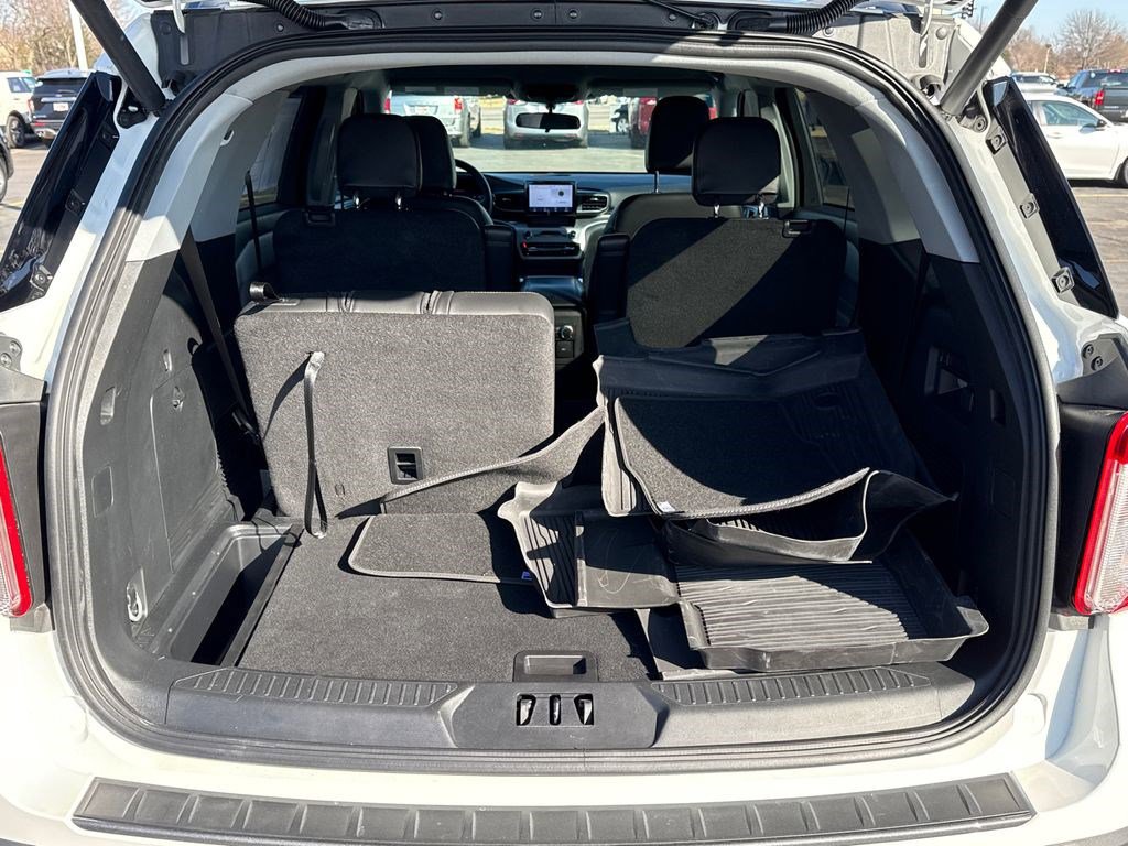 Used 2023 Ford Explorer XLT w/ Equipment Group 202A image 16