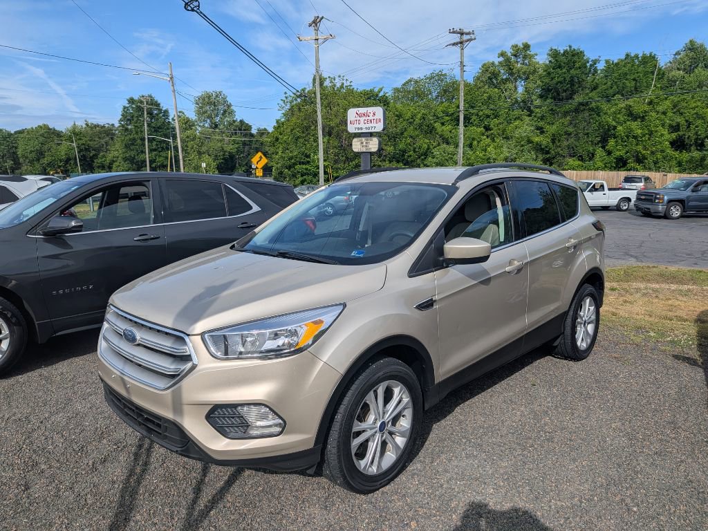 Used 2018 Ford Escape SE w/ SE Sync 3 Package AWD/4WD image 3