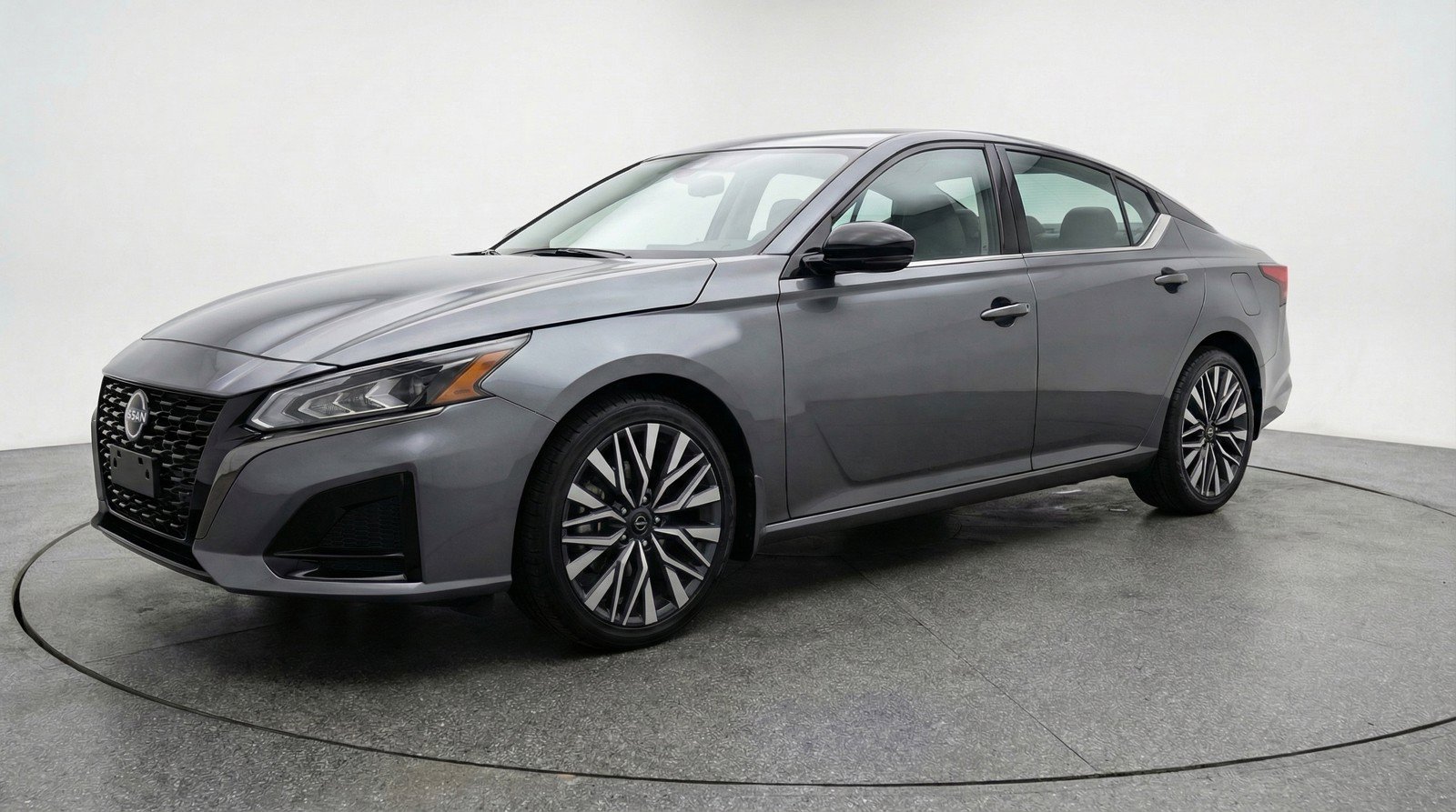 Used 2025 Nissan Altima 2.5 SV FWD image 3