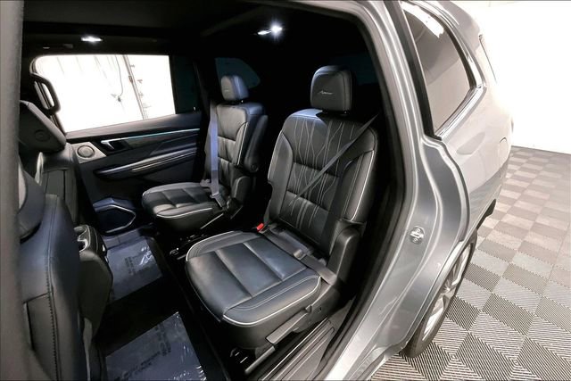 Used 2025 Buick Enclave Avenir FWD image 24